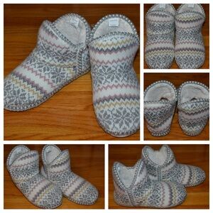 Women’s Capelli New York fuzzy plush slippers, size 5/6 XS NWOT